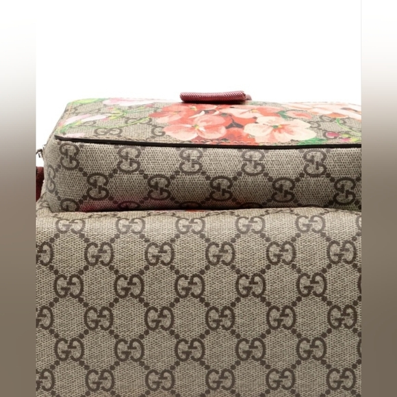 GucciSmall GG Supreme Blooms Single Buckle Backpack - Picture 4 of 11